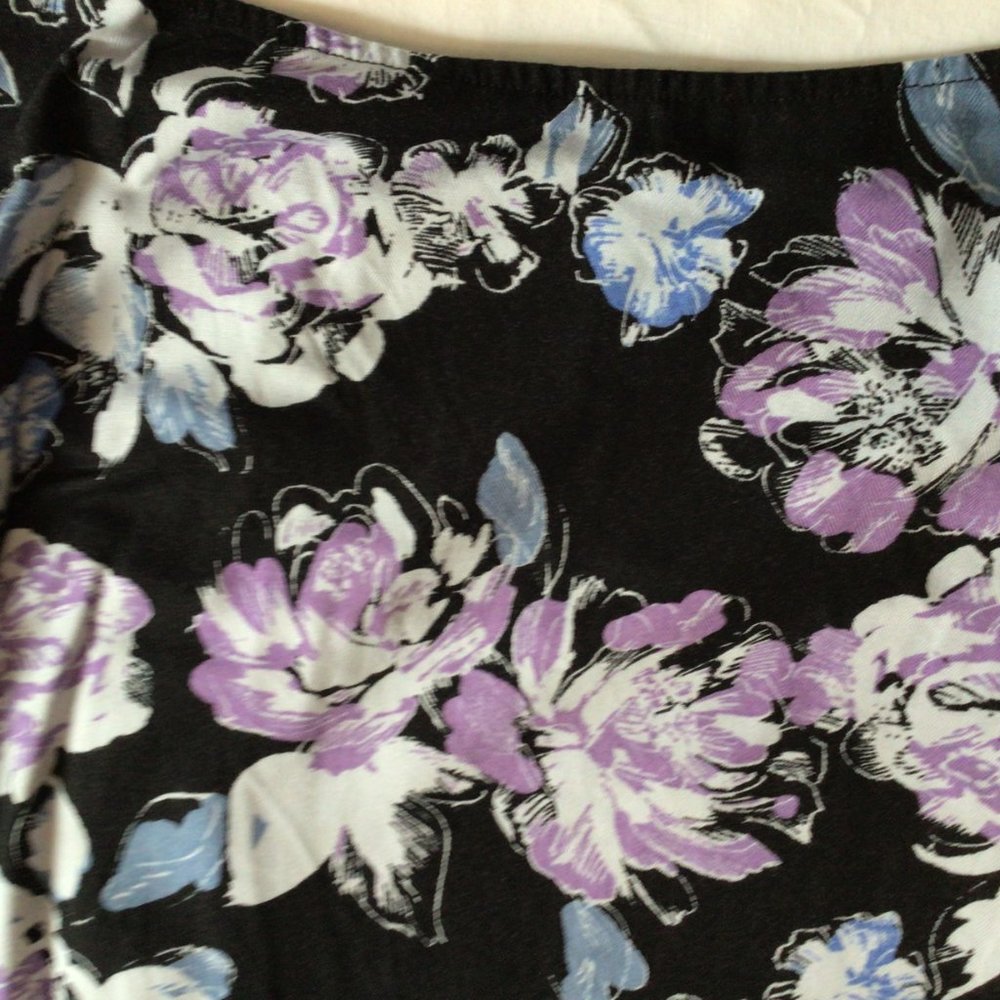 Croft & Barrow - Purple, blue & white floral skirt with black background - Picture 6 of 9